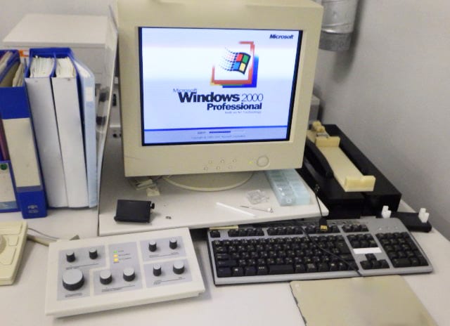 Hitachi 5200 FE-SEM (Field Emission Scanning Electron Microscope)