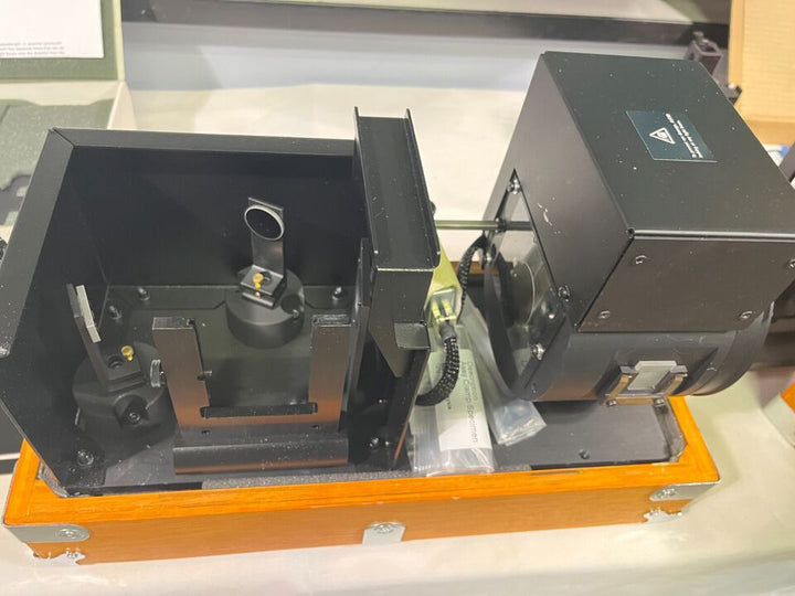 Agilent / Varian Cary 5000 UV-VIS-NIR Spectrophotometer (Ultra Violet Visible Near Infrared)