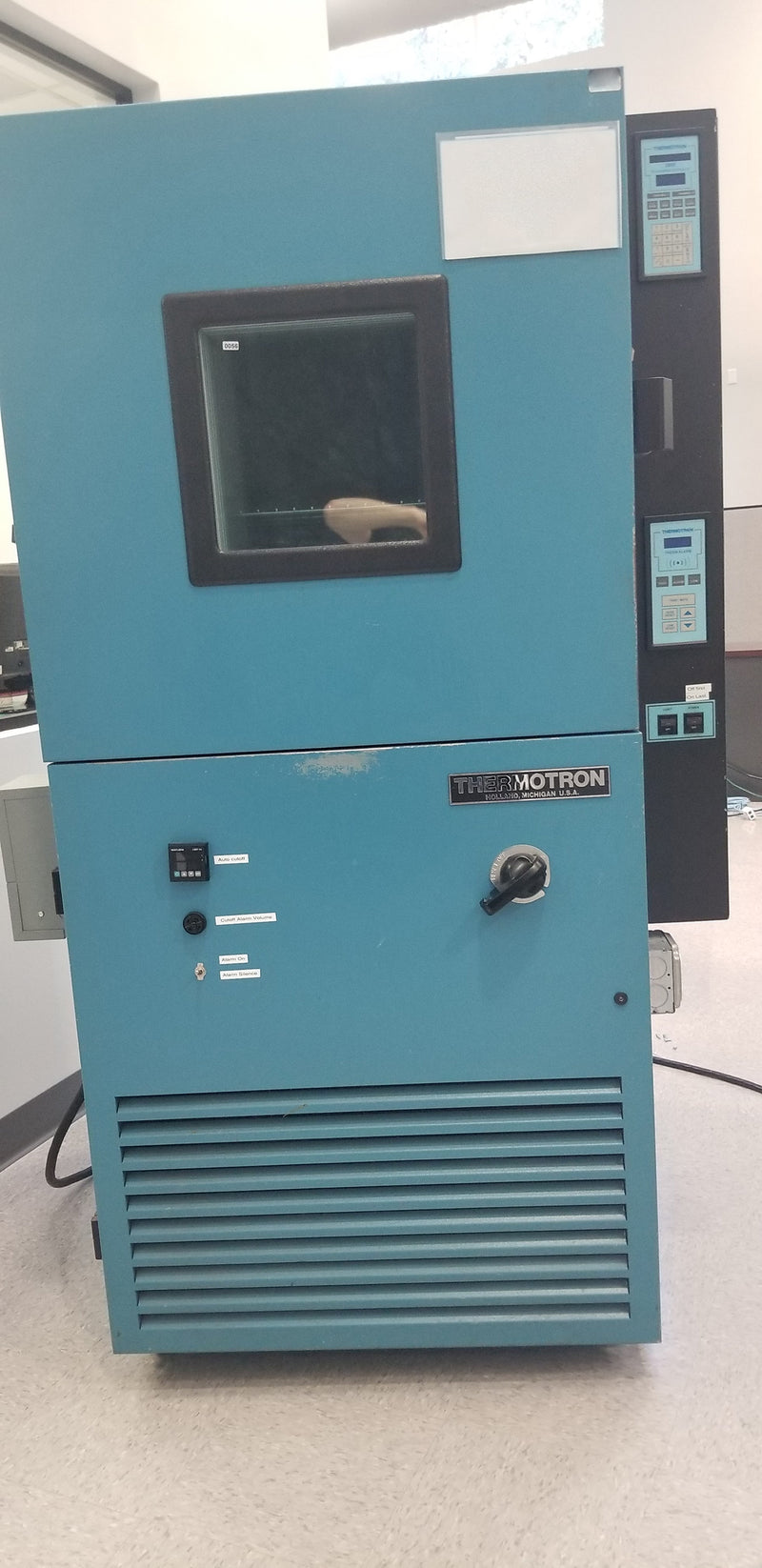 Thermotron S 8 C Temperature Chamber