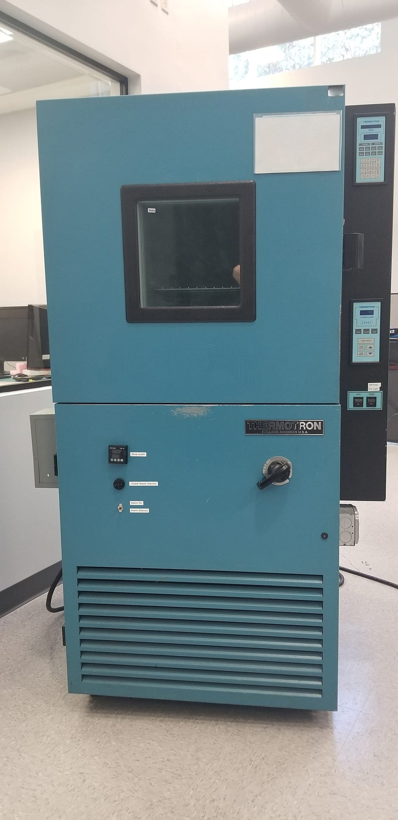 Thermotron S 8 C Temperature Chamber