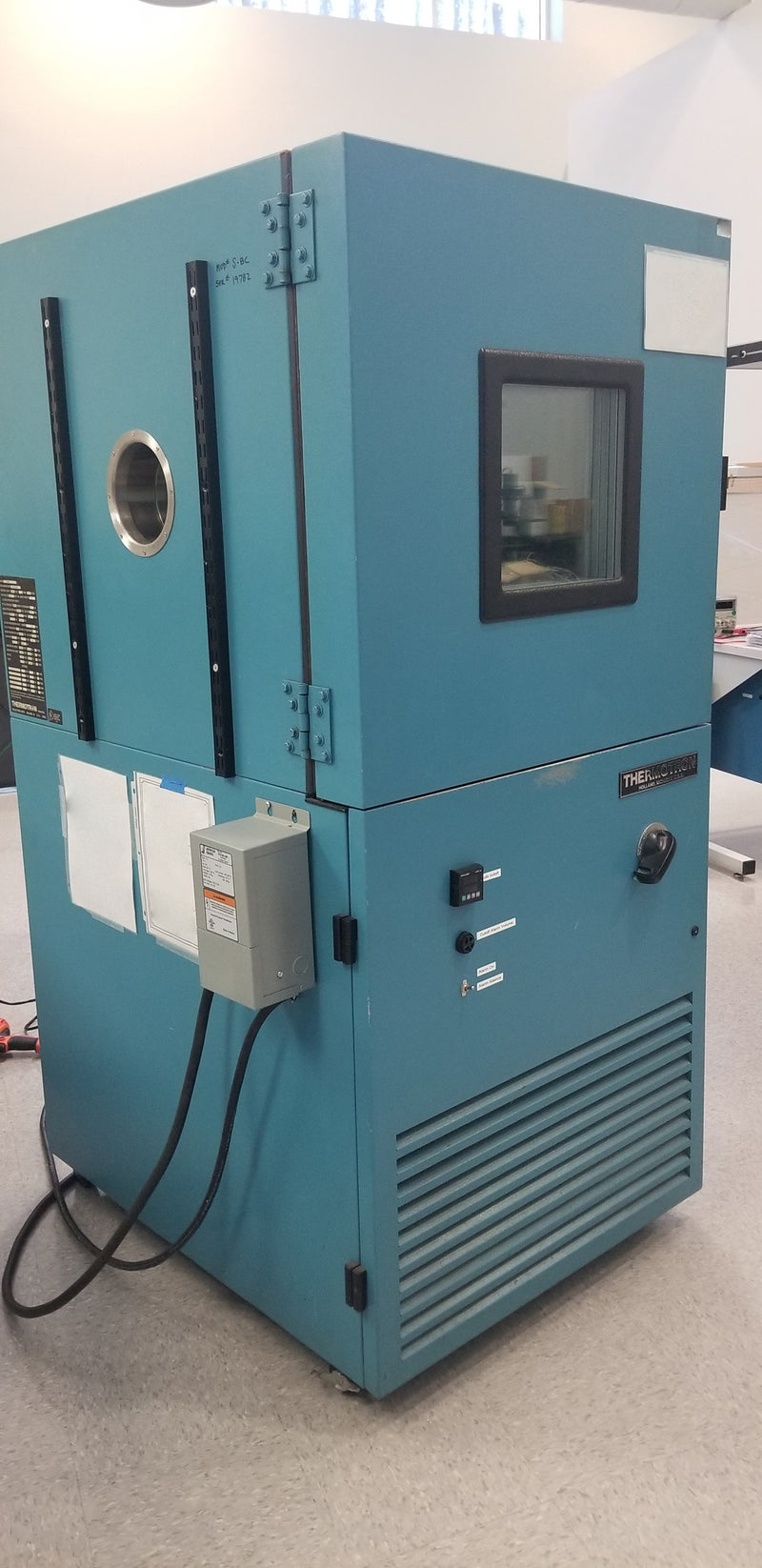 Thermotron S 8 C Temperature Chamber