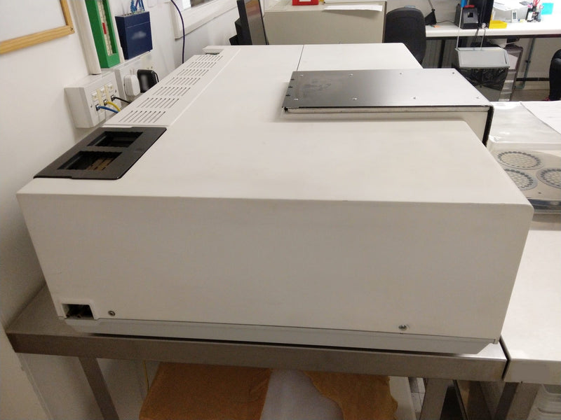 Perkin Elmer Lambda 900 Spectrometer