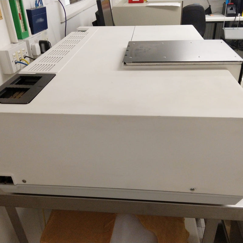 Perkin Elmer Lambda 900 Spectrometer