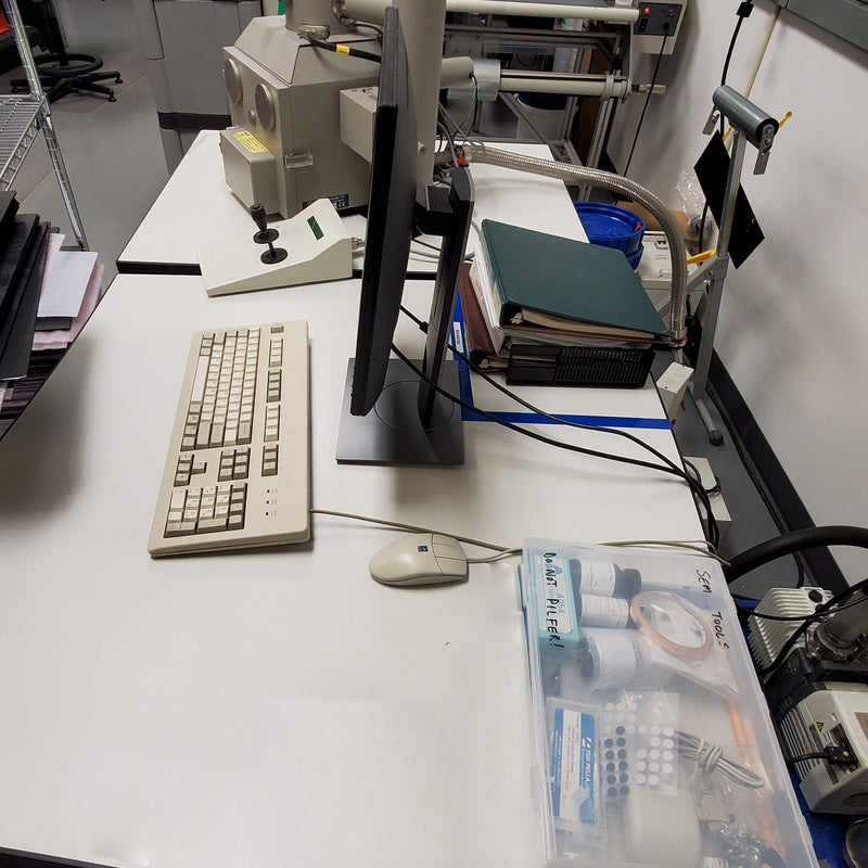 Leo 438 VP SEM (Scanning Electron Microscope)