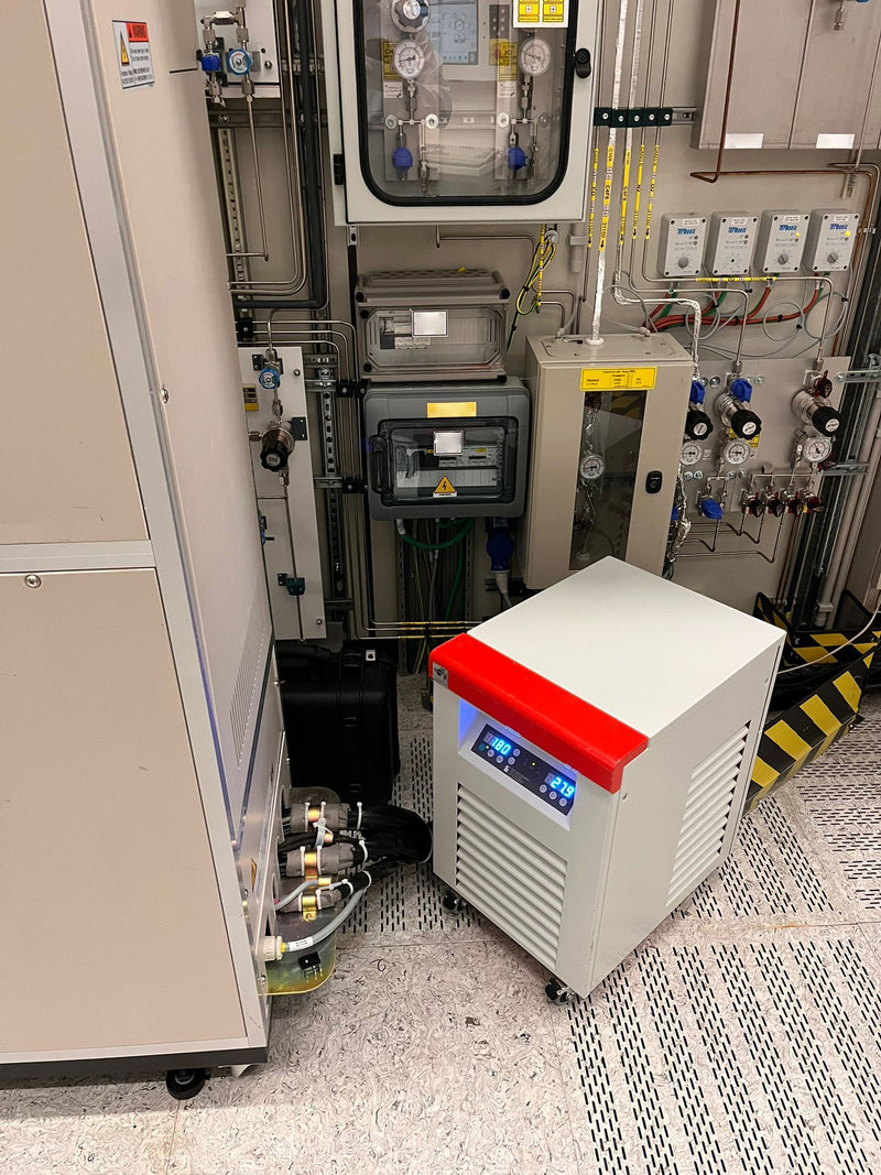 Hitachi S 9200 SEM (Scanning Electron Microscope)