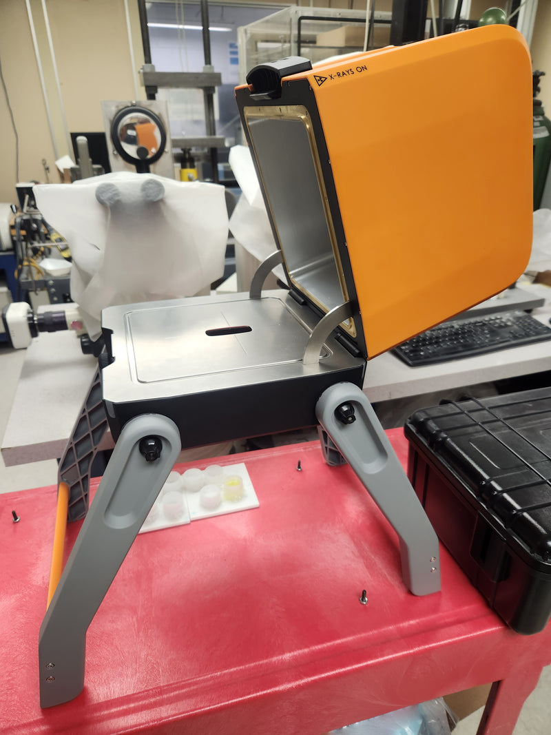 Hitachi X-MET 8000 XRF X-ray Gun (X-ray Fluorescence)