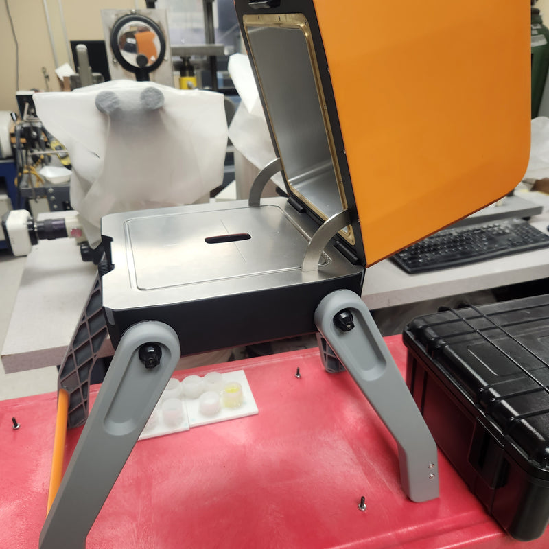 Hitachi X-MET 8000 XRF X-ray Gun (X-ray Fluorescence)
