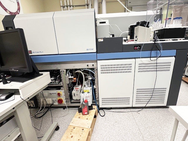 Thermo Fisher Scientific Neptune Plus MC-ICP-MS (Multi-Collector Inductively Coupled Plasma Mass Spectrometry)