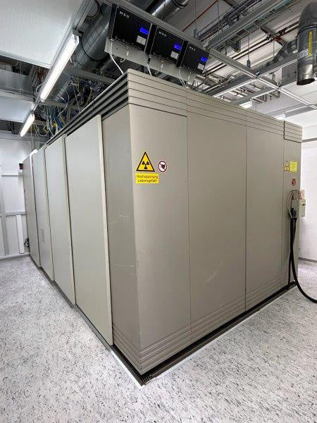 Varian E 500 HP Implanter
