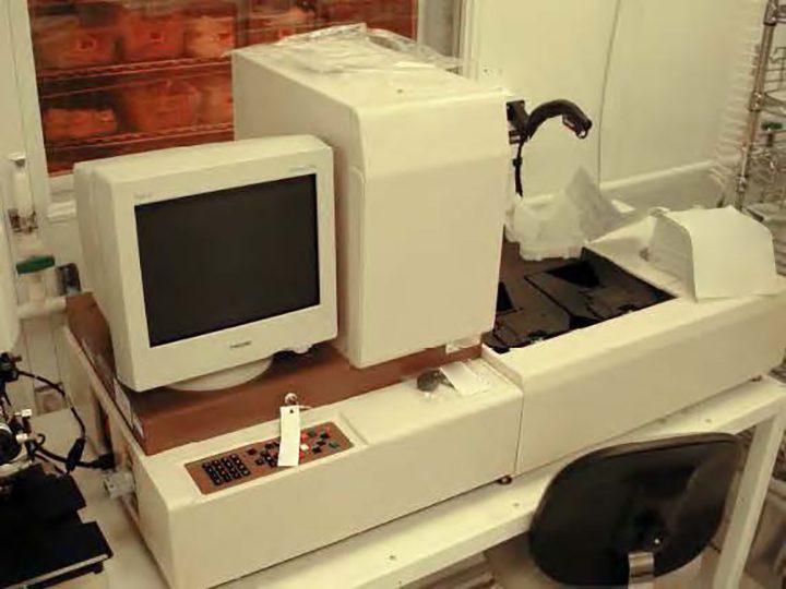 KLA Surfscan 5500 Particle Defect System