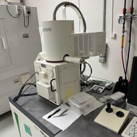Zeiss Leo 1525 SEM (Scanning Electron Microscope)