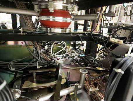 Hitachi S 8820 CD-SEM (Critical Dimension Scanning Electron Microscope)