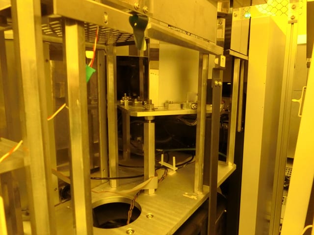 Hitachi S 8820 S CD-SEM (Critical Dimension Scanning Electron Microscope)