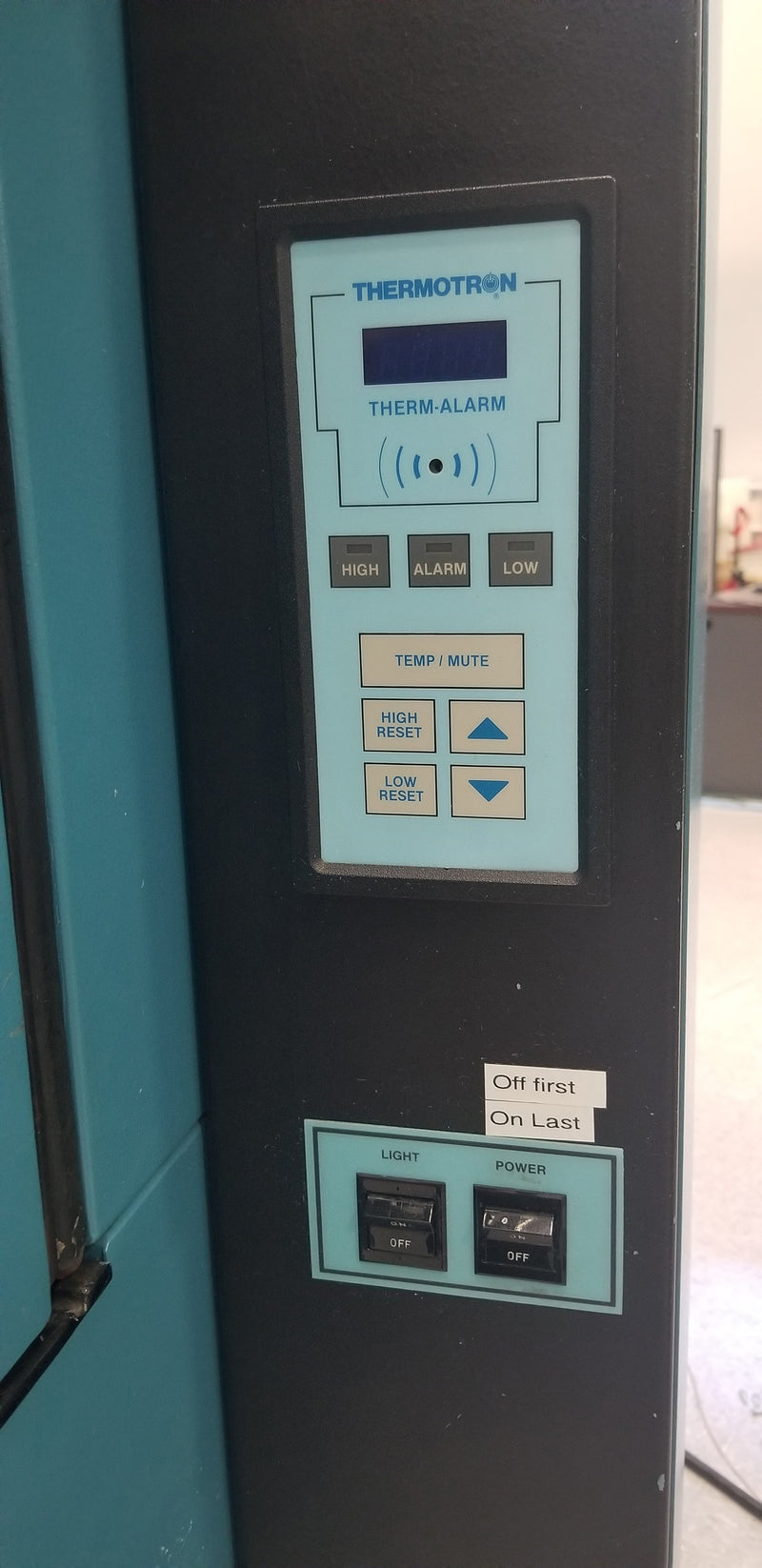 Thermotron S 8 C Temperature Chamber