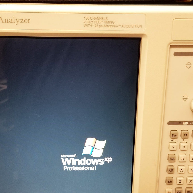 Tektronix TLA 5204 B Logic Analyzer
