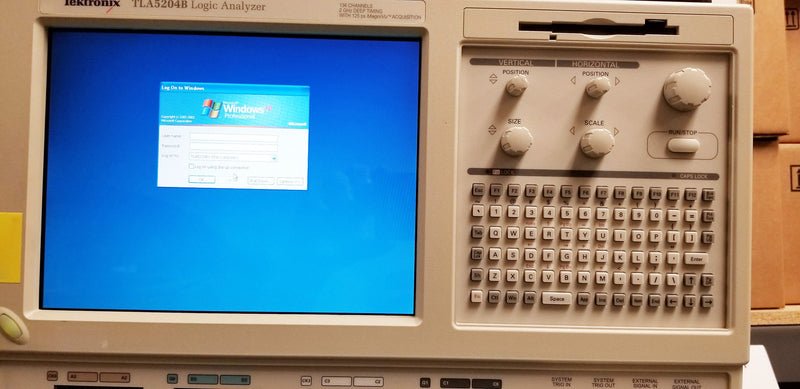 Tektronix TLA 5204 B Logic Analyzer