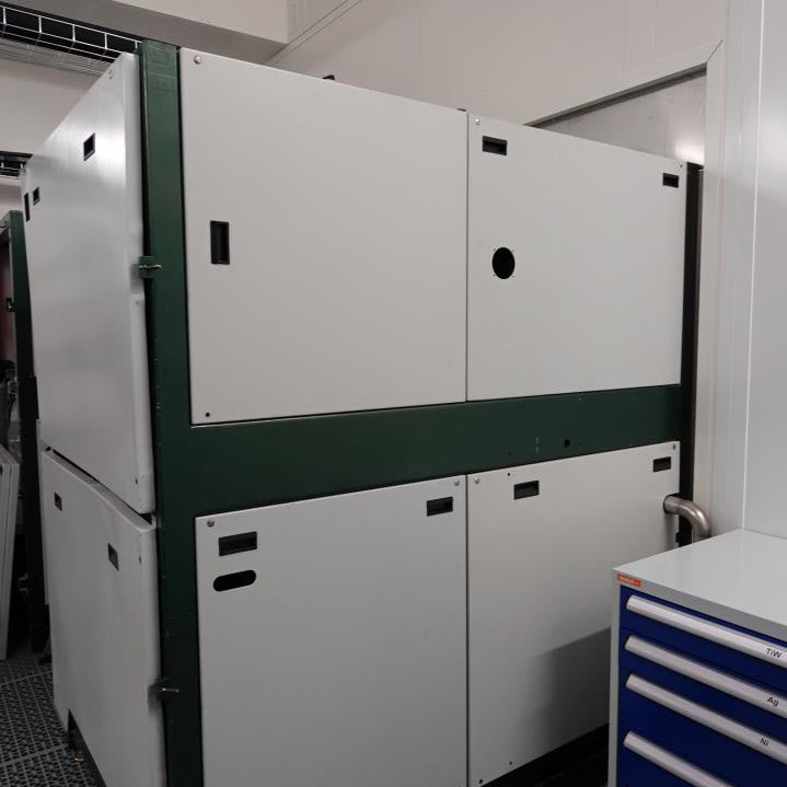 Oerlikon Balzers LLS 802 PVD (Physical Vapor Deposition)