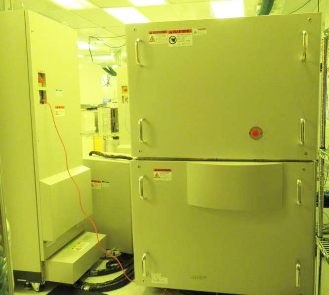 Hitachi RS 5500 SEM (Scanning Electron Microscope)