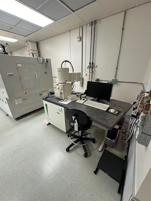 Zeiss Leo 1525 SEM (Scanning Electron Microscope)