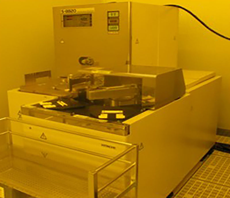 Hitachi S 8820 CD-SEM (Critical Dimension Scanning Electron Microscope)