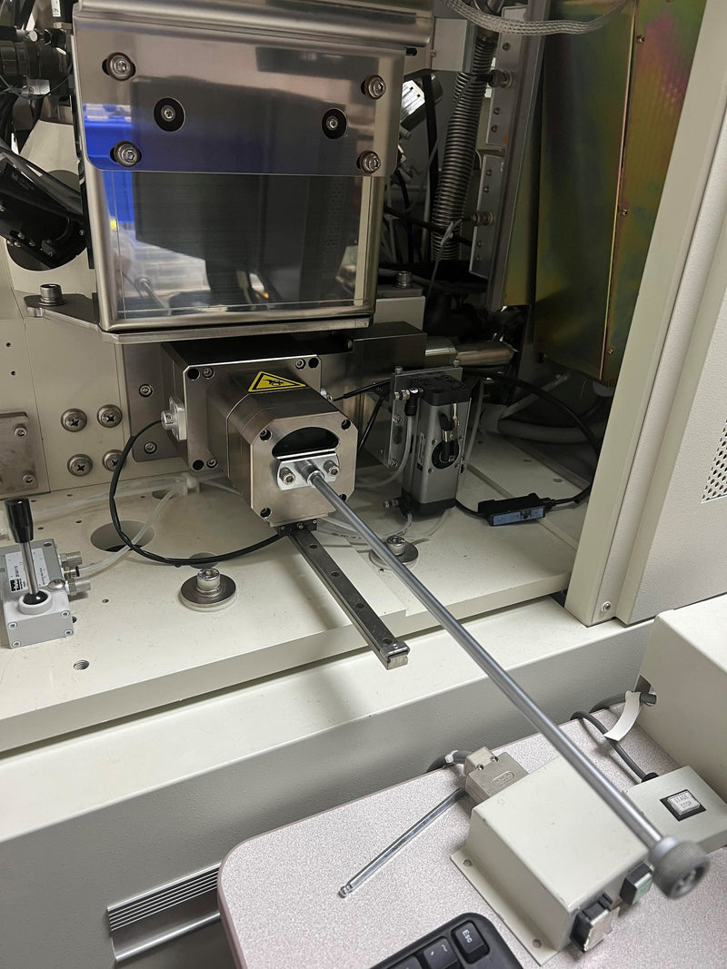 SII Nanotechnology SMI 3050 SE FIB-SEM (Focused Ion Beam - Scanning Electron Microscope)