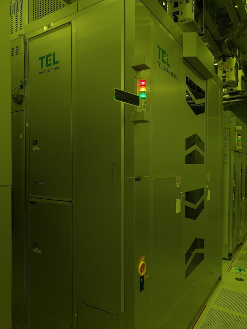 Tel Clean Track Lithius Pro Z i Resist Coater / Developer