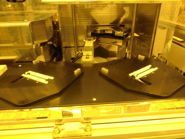 Hitachi S 8820 S CD-SEM (Critical Dimension Scanning Electron Microscope)