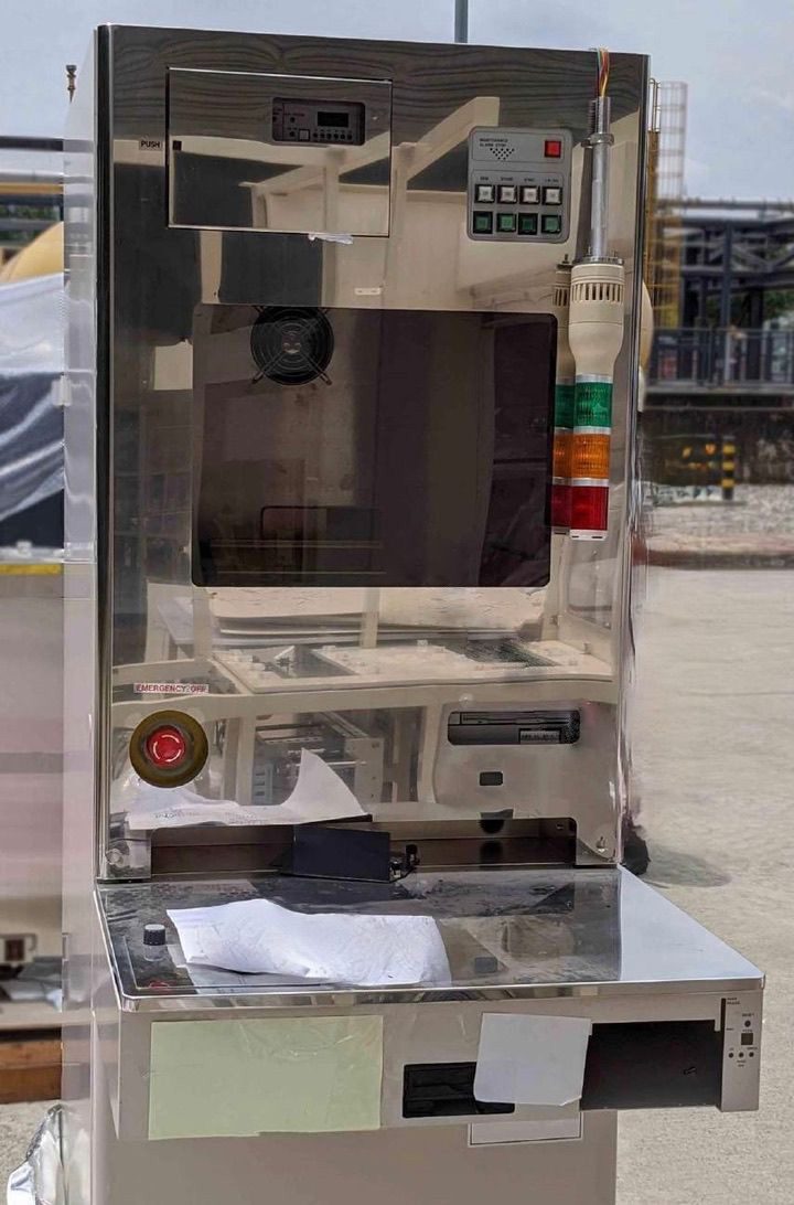 Hitachi S 8820 S CD-SEM (Critical Dimension Scanning Electron Microscope)