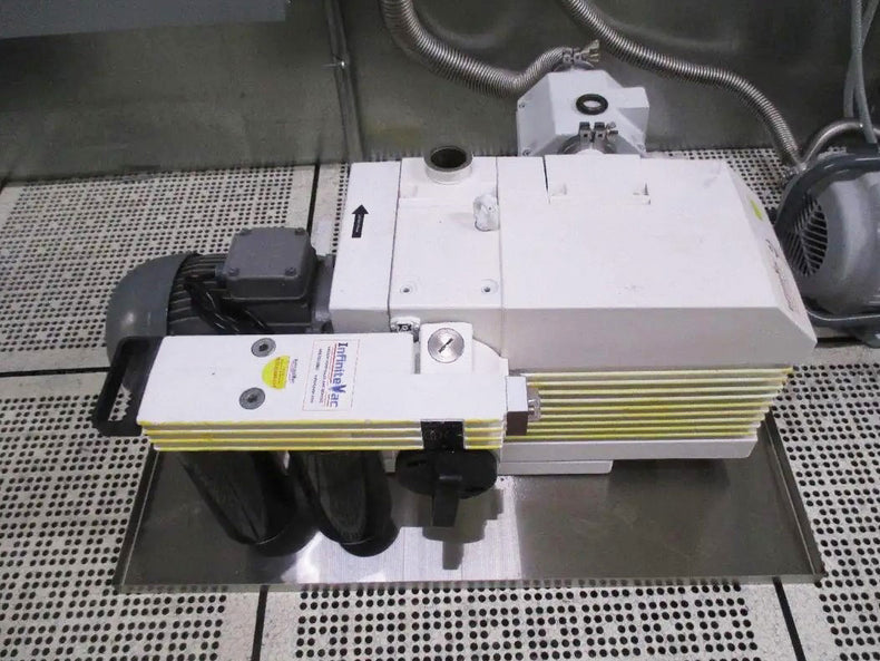 Oxford Plasmalab 100 RIE (Reactive Ion Etcher)