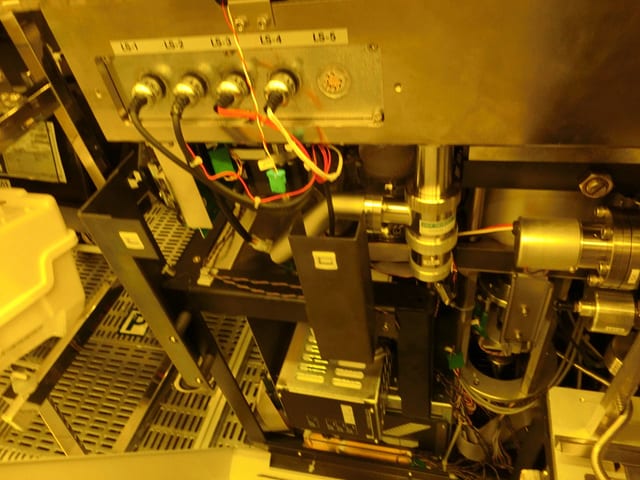 Hitachi S 8820 S CD-SEM (Critical Dimension Scanning Electron Microscope)