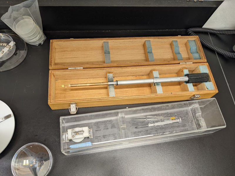 Hitachi S 5000 FE-SEM (Field Emission Scanning Electron Microscope)