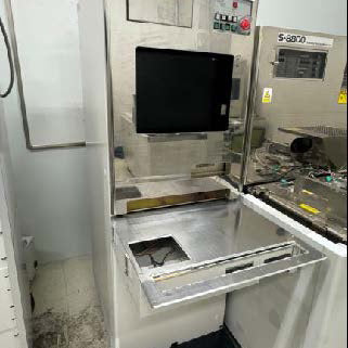 Hitachi S 8820 CD-SEM (Critical Dimension Scanning Electron Microscope)