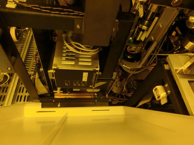 Hitachi S 8820 S CD-SEM (Critical Dimension Scanning Electron Microscope)