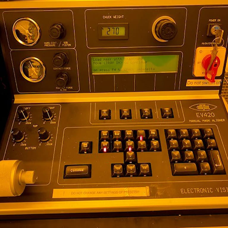 EVG 420 Mask Aligner