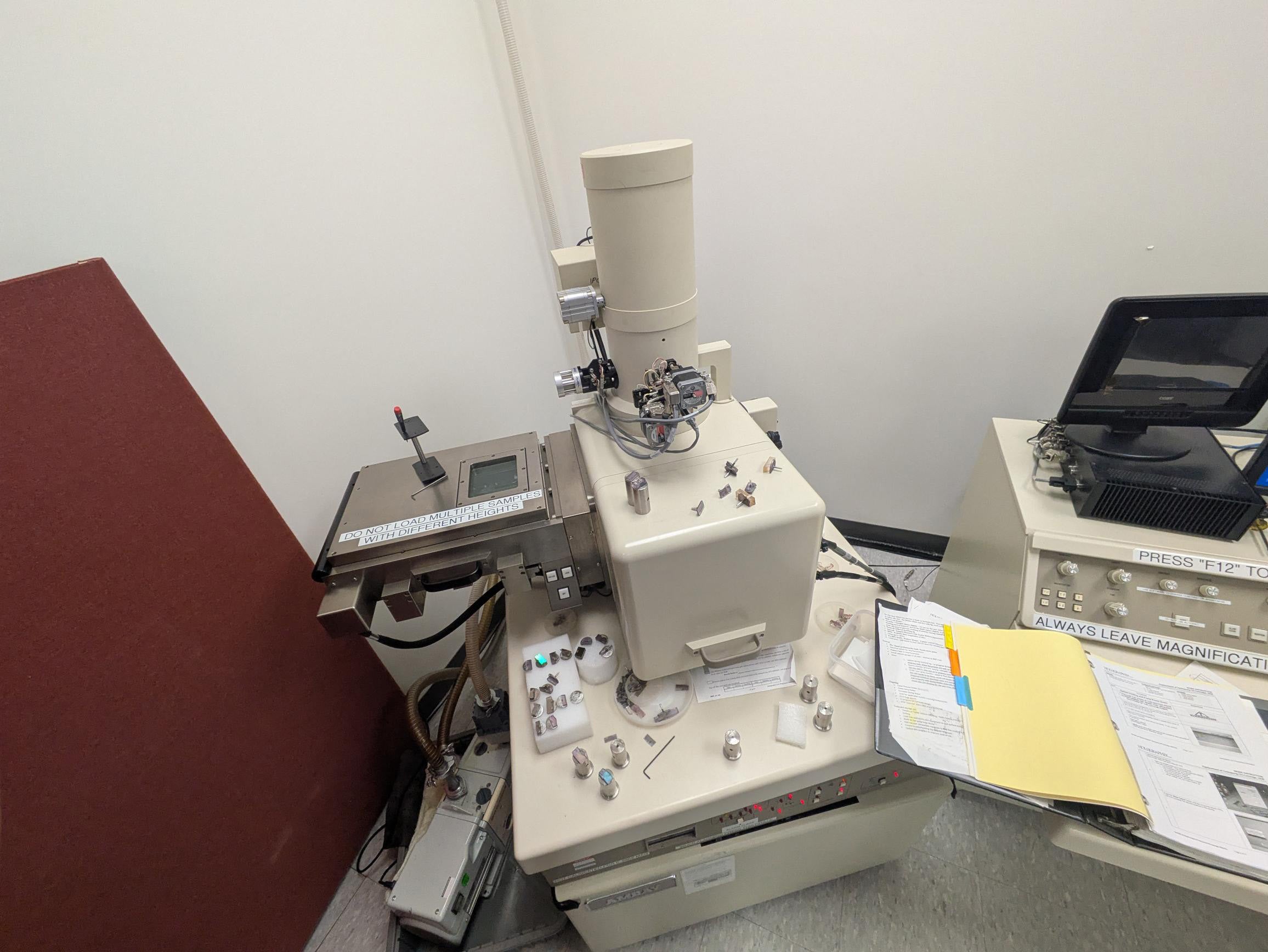 Amray 3600 FE-SEM (Field Emission Scanning Electron Microscope ...