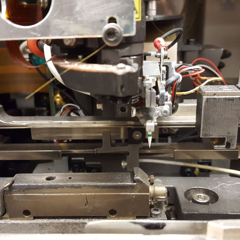 K&S 8028 Wire Bonder