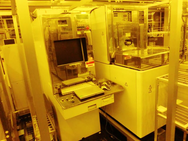 Hitachi S 8820 S CD-SEM (Critical Dimension Scanning Electron Microscope)