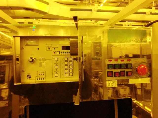 Hitachi S 8820 S CD-SEM (Critical Dimension Scanning Electron Microscope)