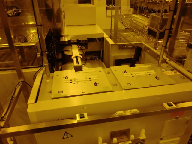 Hitachi S 8820 S CD-SEM (Critical Dimension Scanning Electron Microscope)