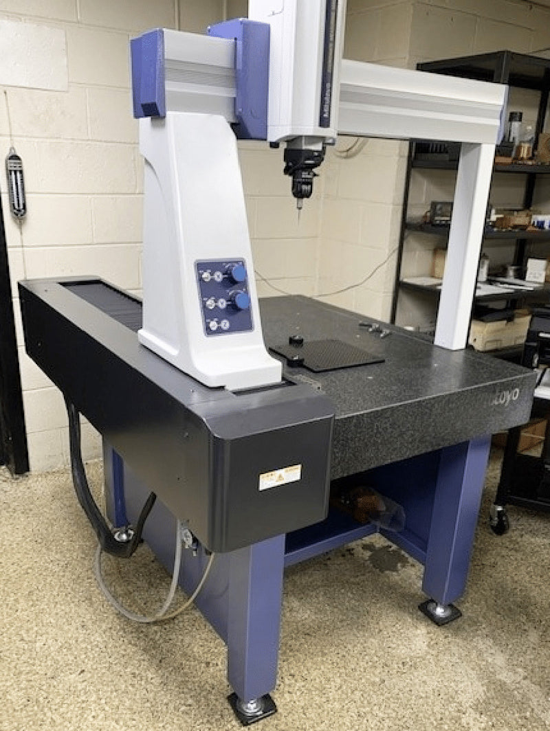 Mitutoyo Crysta Plus M 574 CMM (Coordinate Measuring Machine)