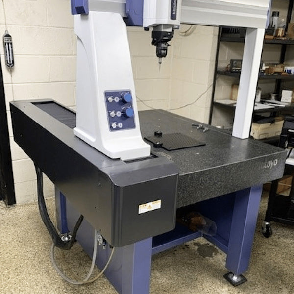 Mitutoyo Crysta Plus M 574 CMM (Coordinate Measuring Machine)