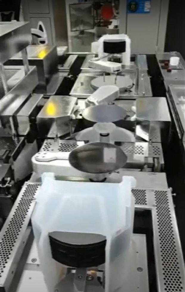 SVG 8800 Coater / Developer