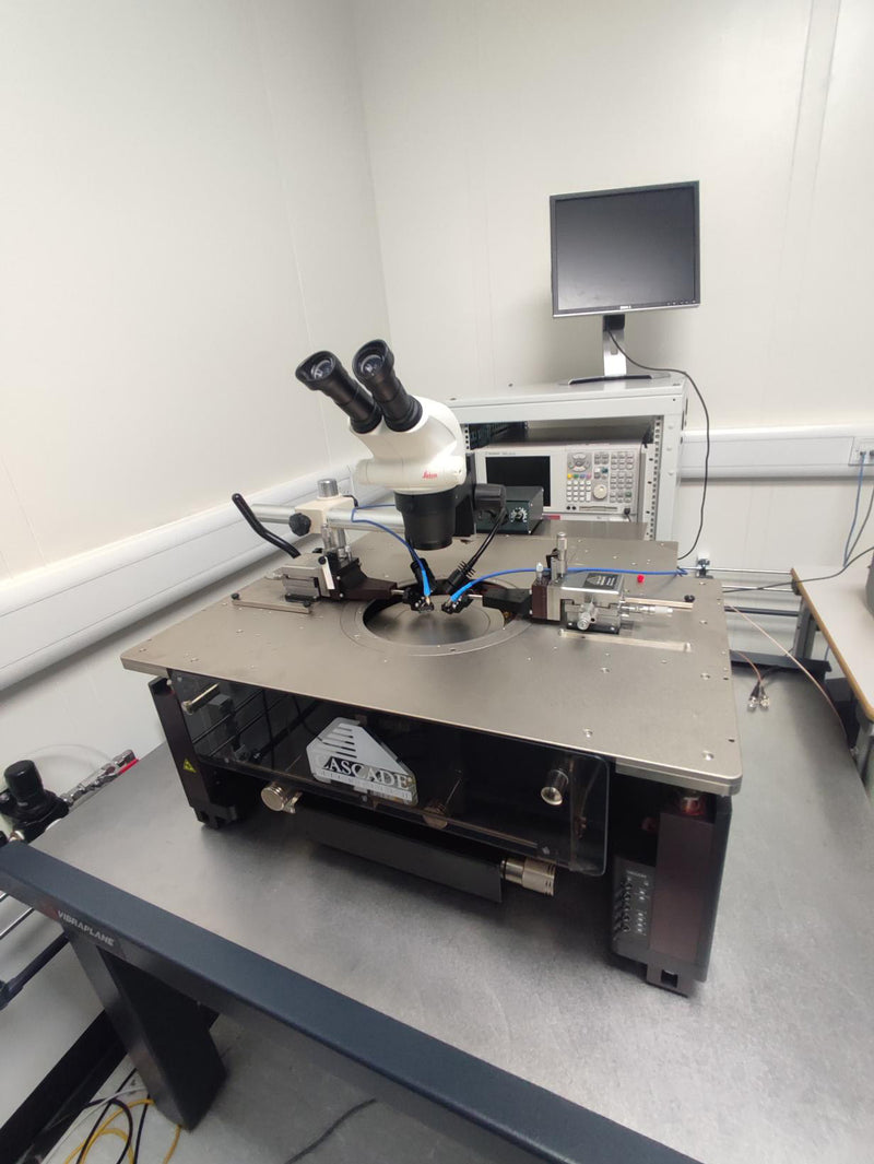 Cascade Microtech 11000 RF Probe Station