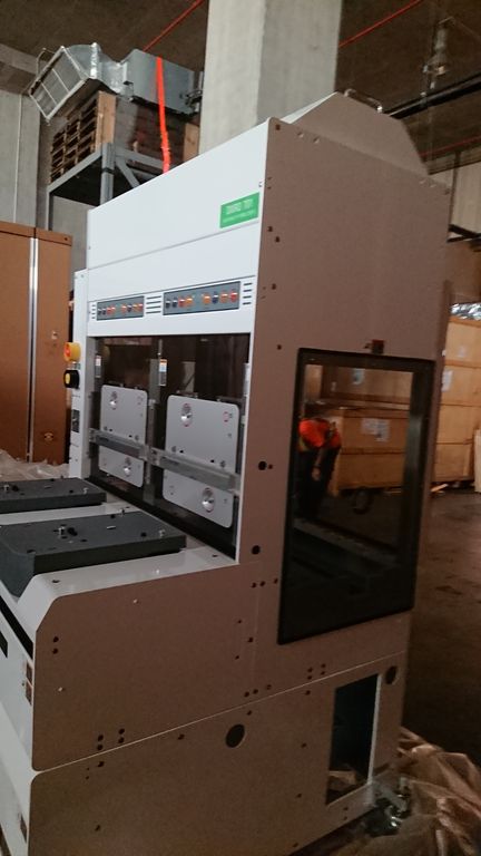 Bruker D 8 Fabline XRD (X-ray Diffractometer)