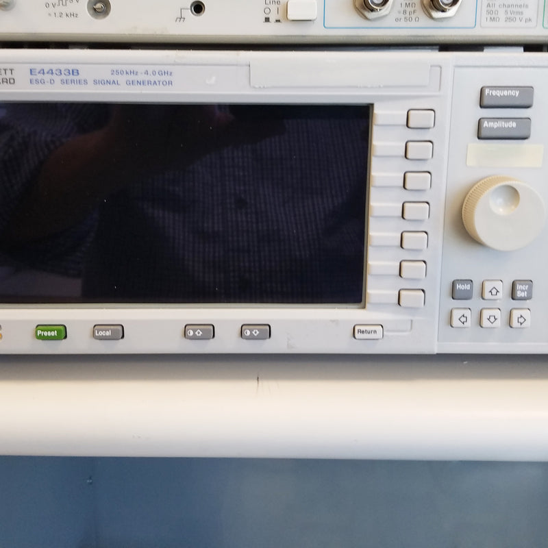 Agilent E 4433 B Signal Generator