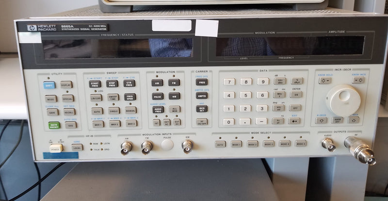 Agilent 8665 A Synthesized Signal Generator