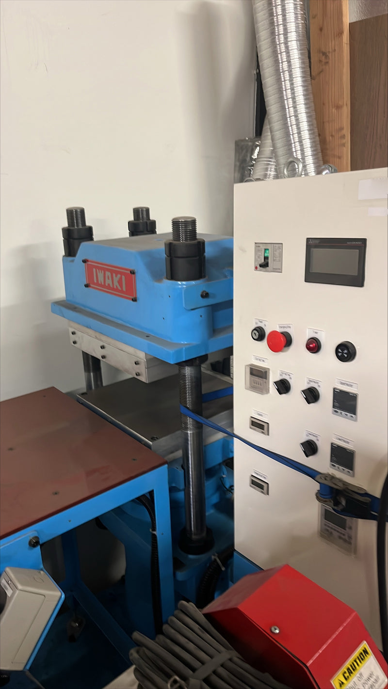 Iwaki USD 65 Hydraulic Molding Press