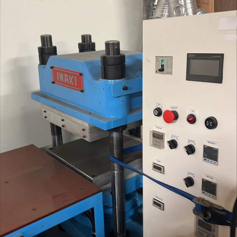Iwaki USD 65 Hydraulic Molding Press