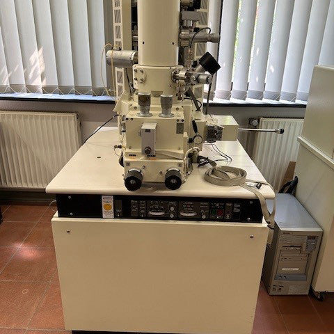 Hitachi S 4500 FE-SEM (Field Emission Scanning Electron Microscope)