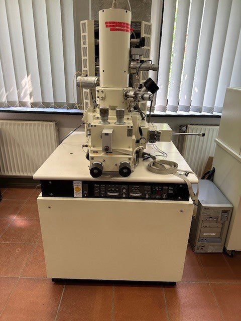 Hitachi S 4500 FE-SEM (Field Emission Scanning Electron Microscope)